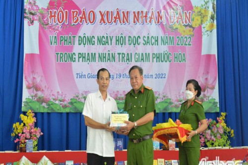 Thư viện Tiền Giang đưa Văn hóa đọc  đến với phạm nhân trong Trại giam Phước Hòa